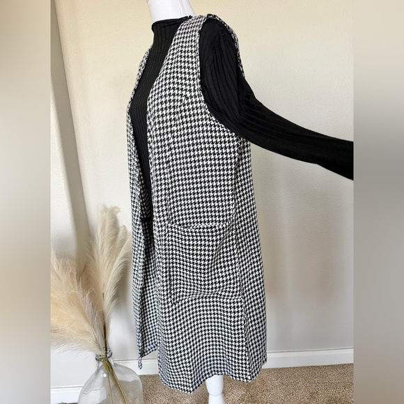 Black and White Houndstooth Sleeveless Vest - Picture 7 of 11